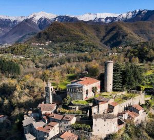 Tuscany in Winter - Bagnone and first snow in the Appenines