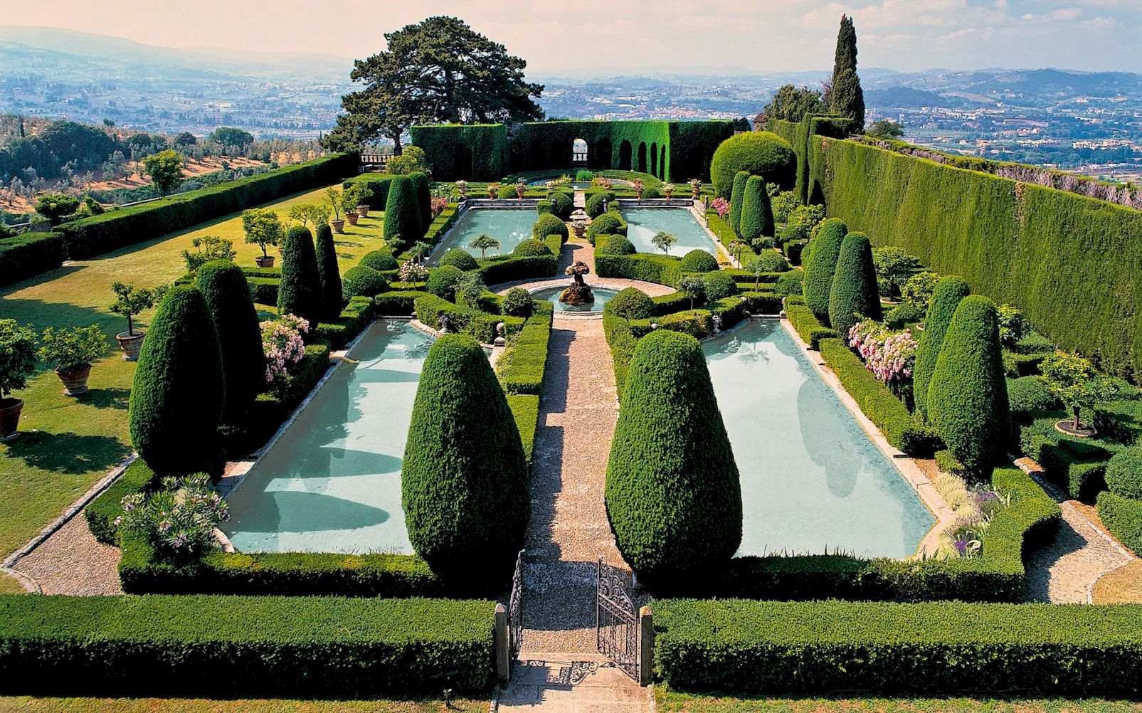 Villa Gamberaia Tuscan formal garden