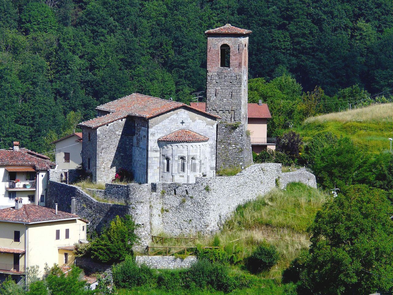 Church of Sant'Andrea in the remians of the Rocca of Ceserana